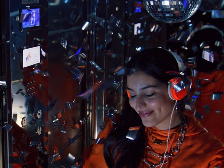 BINETTI OLTRE IL PIANO: MONDI IN ASCENSORE